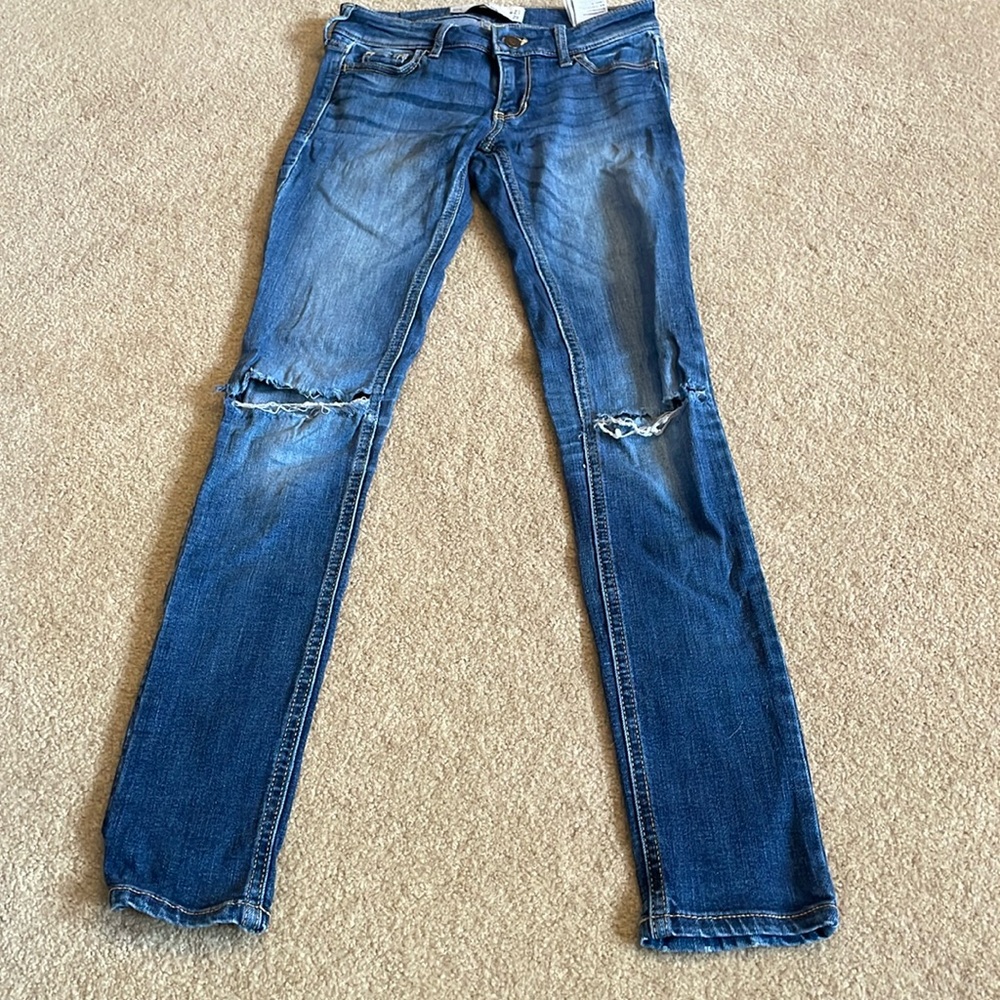 Used Women’s Hollister Skinny Jeans with Ribs at Knees Size 00